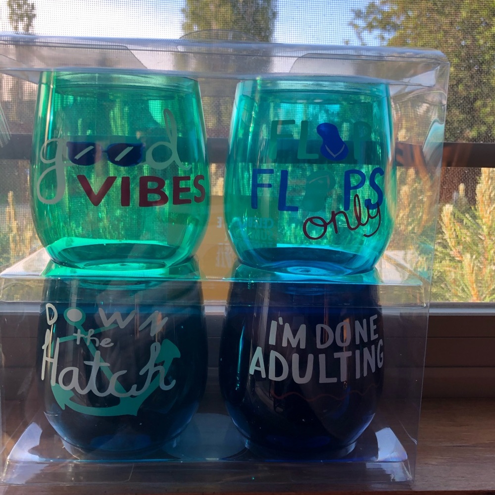 Set of 4 acrylic wine stemless glasses with fun sayings